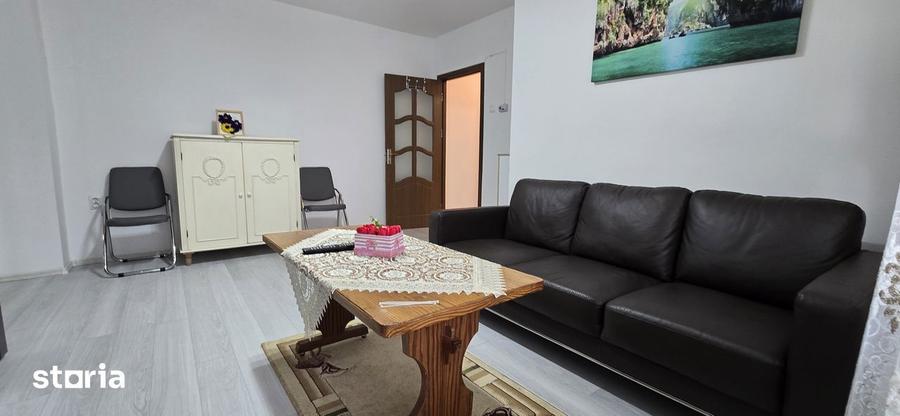 Apartament cu 2 camere semidecomandat, mobilat în Aleea Trandafirilor