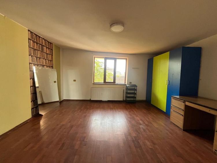 Casă cu 4 camere cu Teren 120 Mp în Exterior Vest