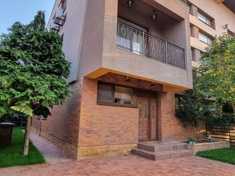 Casă individuală cu 6 camere cu Canalizare în Băneasa