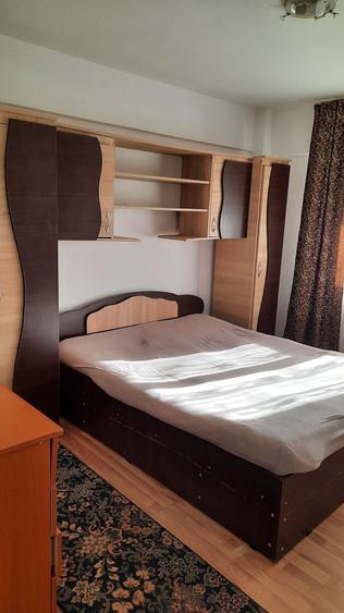 Garsonieră decomandată în Piața