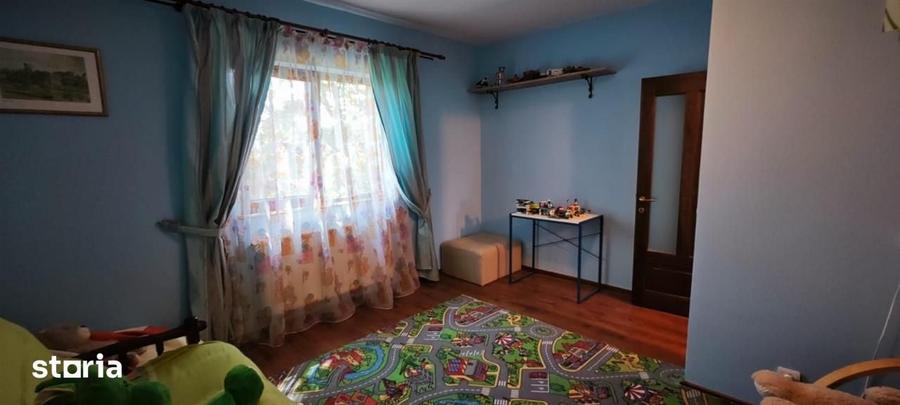Apartament cu 5 camere în Ciurea