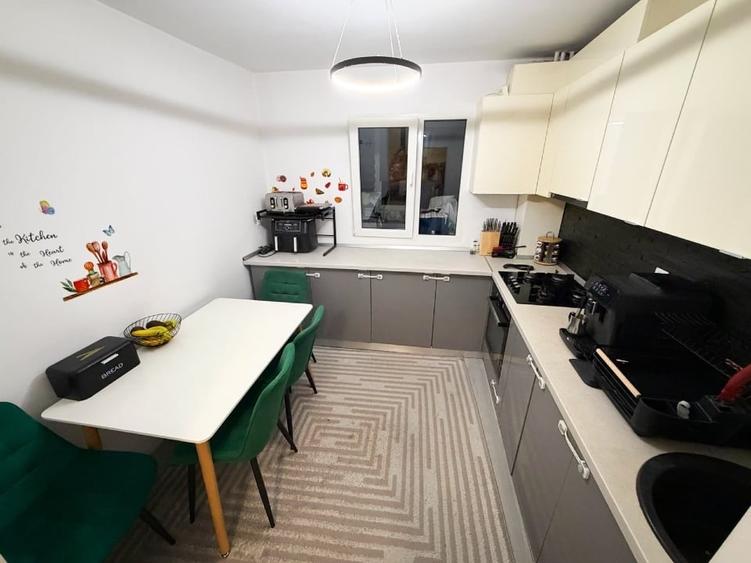 Apartament cu 3 camere semidecomandat, mobilat în Lujerului