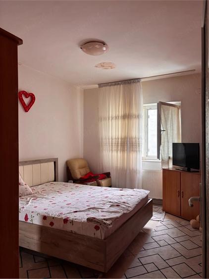 Apartament cu 2 camere decomandat în 1 Decembrie