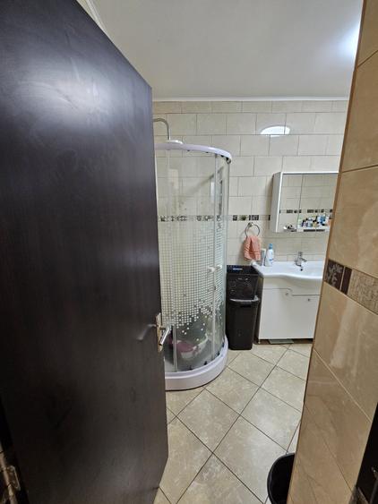 Casă cu 5 camere cu Teren 786 Mp în Aroneanu