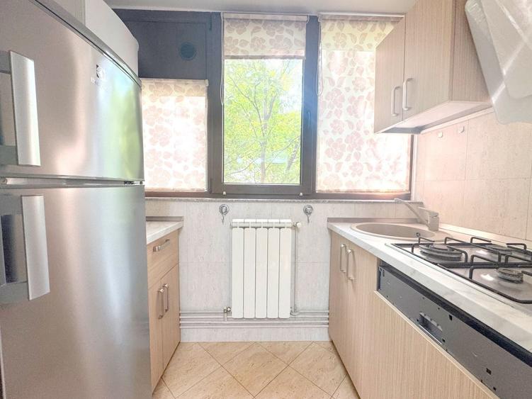 Apartament cu 3 camere decomandat, mobilat în Soarelui