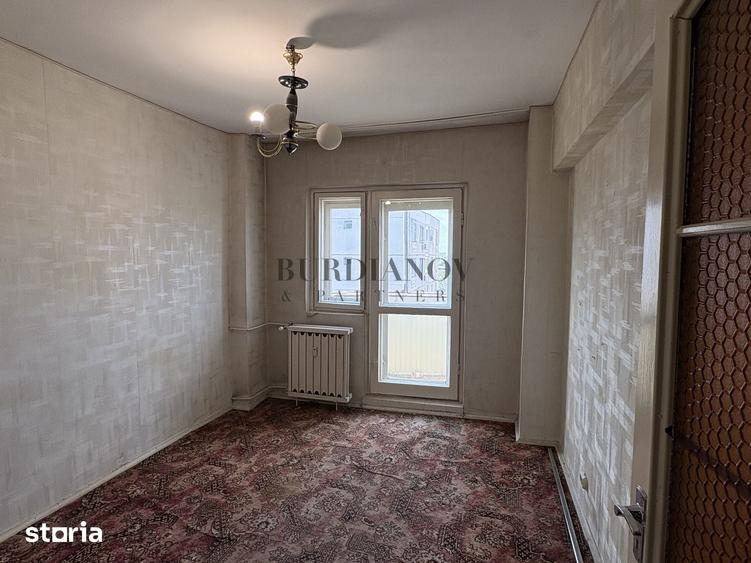 Apartament cu 4 camere semidecomandat în Militari