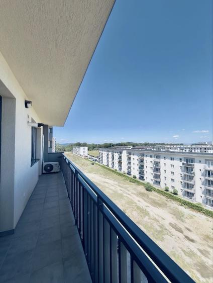 Apartament cu 2 camere decomandat în Tractorul