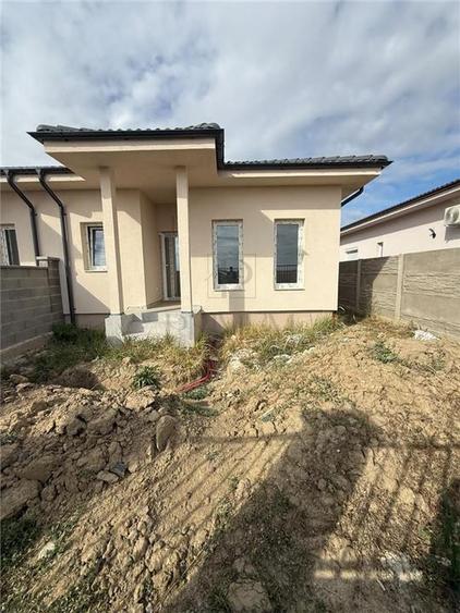Duplex cu 3 camere cu Canalizare în Moșnița Nouă