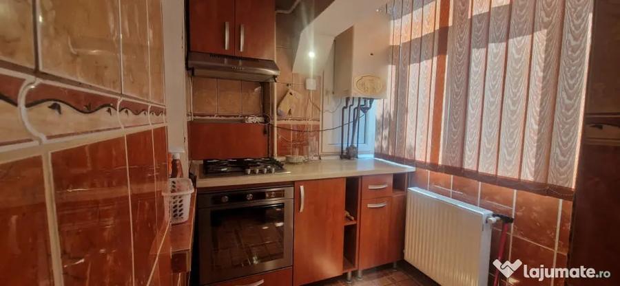 Apartament cu 3 camere decomandat în 1 Mai