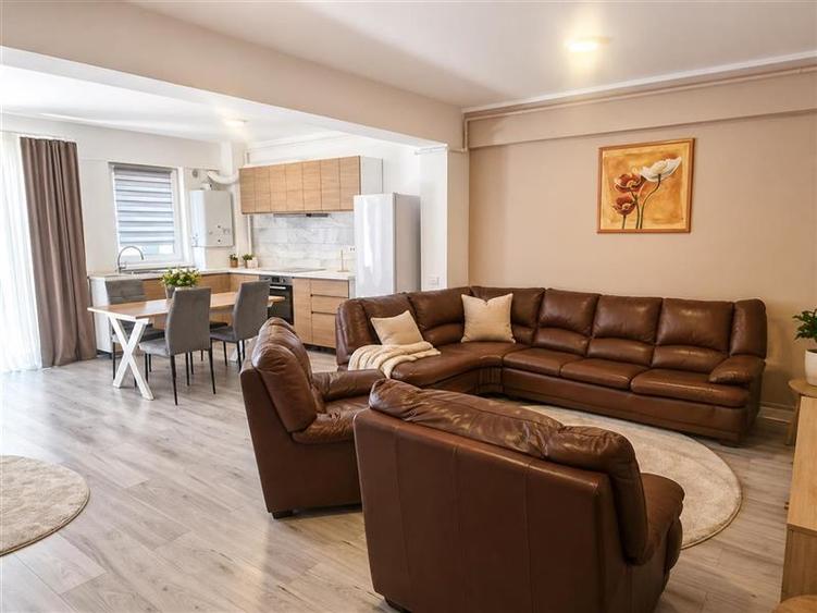 Apartament cu 2 camere semidecomandat, mobilat în Tractorul