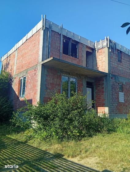 Casă cu 4 camere cu Teren 450 Mp în Valea Lupului