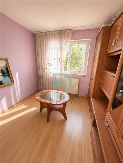 Apartament cu 3 camere decomandat în Astra