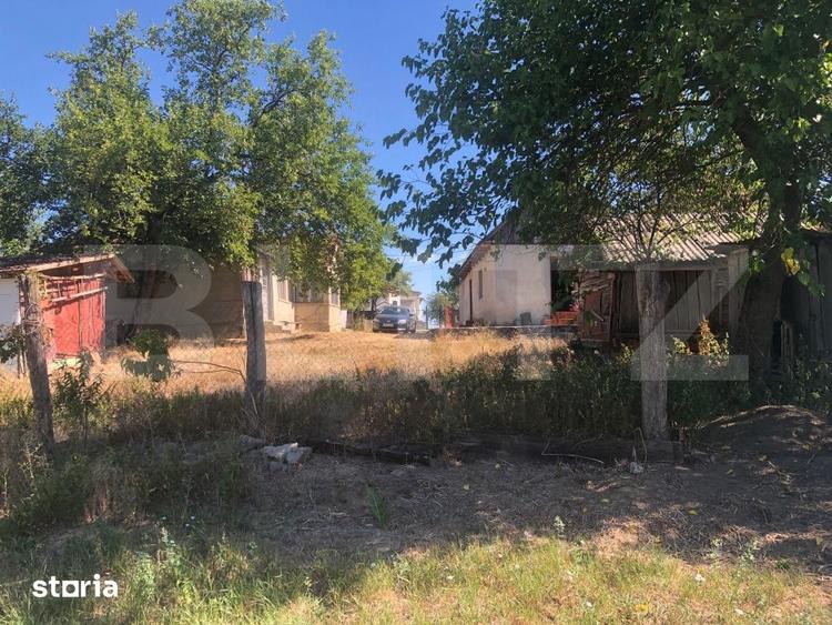Casă cu 2 camere cu Teren 3700 Mp în Apa