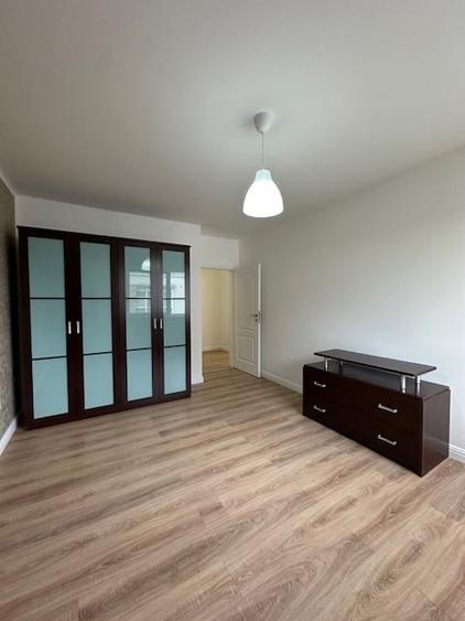 Apartament cu 3 camere decomandat, mobilat în Valea Borcutului