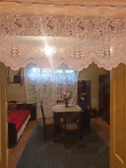 Casă cu 3 camere în Dezești