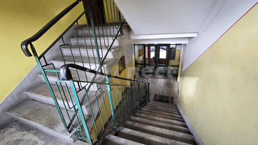 Apartament cu 4 camere decomandat, mobilat în Central