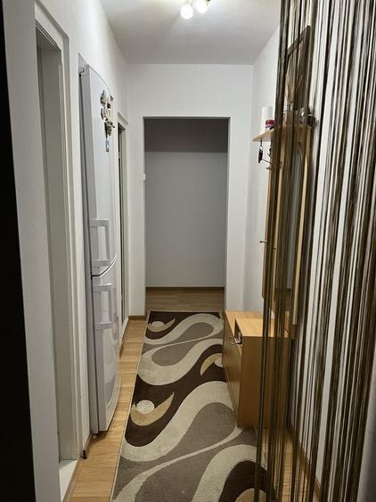 Apartament cu 3 camere semidecomandat în Rogerius
