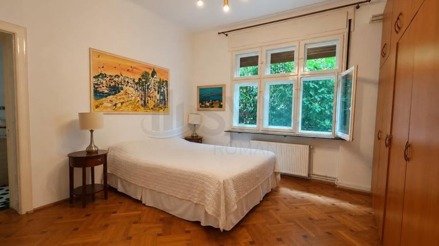 Apartament cu 5 camere semidecomandat în Dorobanți