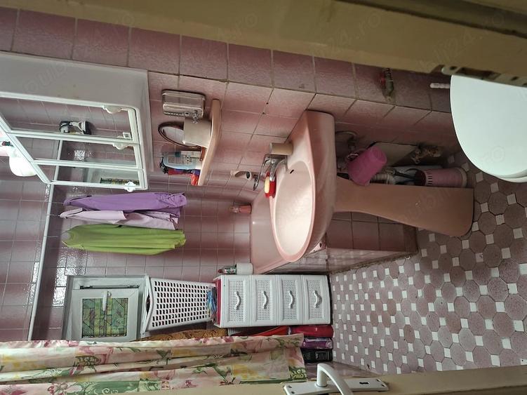 Apartament cu 3 camere decomandat în Tineretului