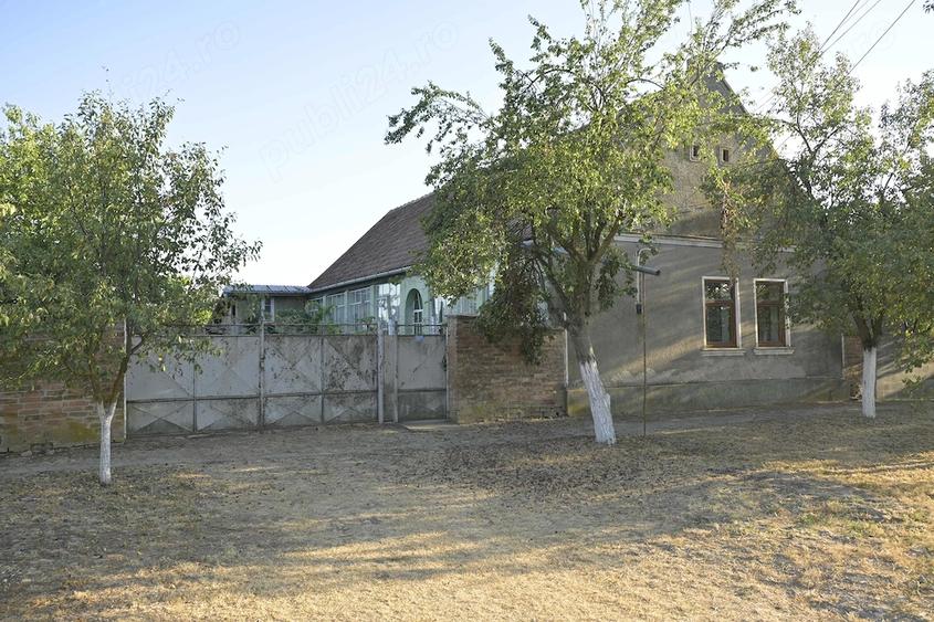 Casă cu 2 camere cu Teren 1833 Mp în Igriș