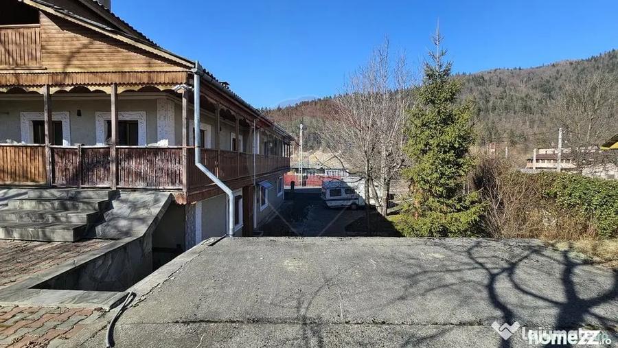 Casă cu 7 camere cu Teren 1134 Mp în Tarcău