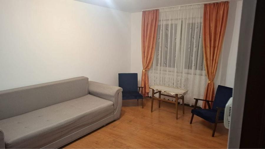 Vand aprtament cu 2 camere, decomandat, zona foarte buna - 8