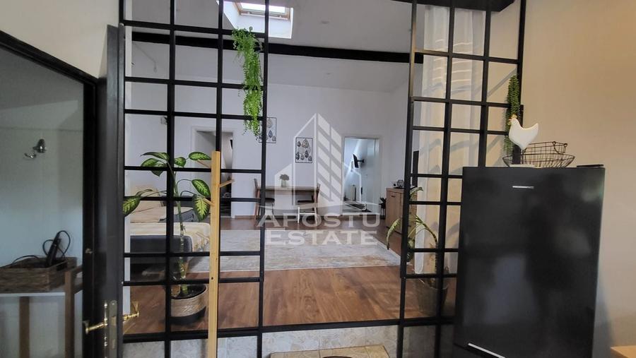Apartament cu 3 camere semidecomandat, mobilat în Lipovei