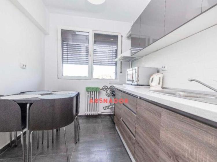 Apartament cu 3 camere, mobilat în Titan