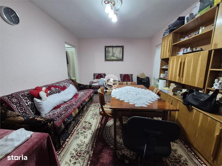 Apartament cu 3 camere semidecomandat în Limanu