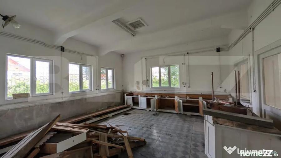 Casă cu 5 camere cu Teren 1216 Mp în Central