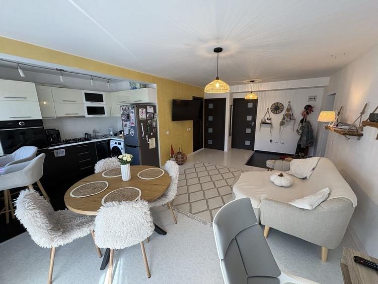 Apartament cu 3 camere decomandat în Florești