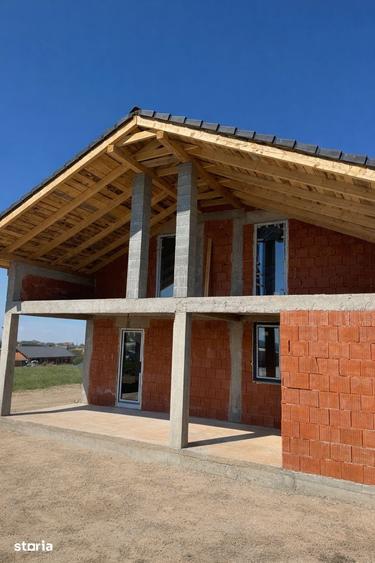Casă cu 3 camere cu Teren 300 Mp în Sânmartin