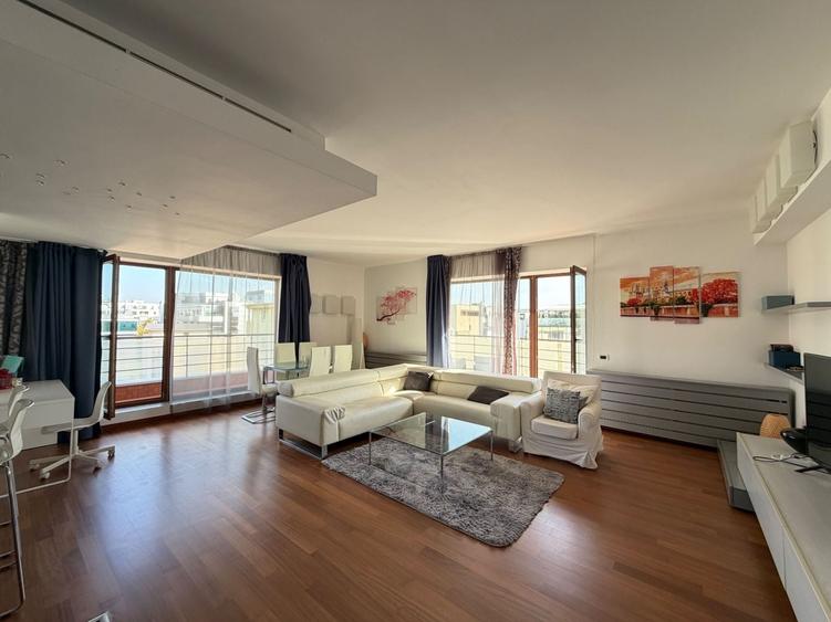 Apartament cu 4 camere decomandat în Herăstrău