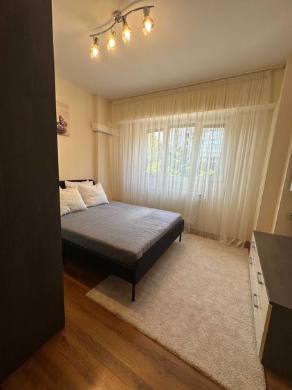 Apartament cu 4 camere decomandat în Drumul Taberei