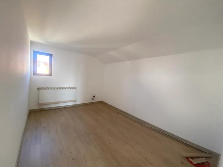 Casă cu 5 camere decomandat cu Teren 300 Mp în Valu lui Traian