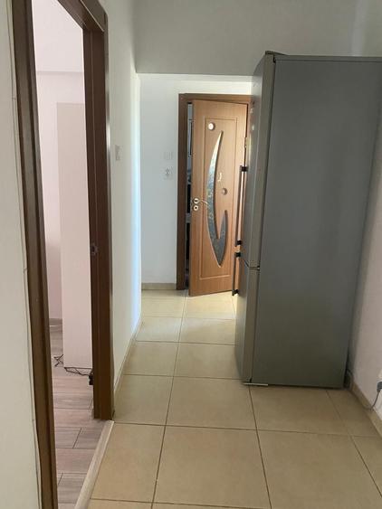 Apartament cu 3 camere decomandat în Giurgiului