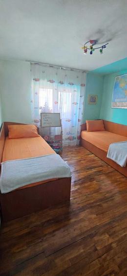 Apartament cu 3 camere decomandat în Tineretului