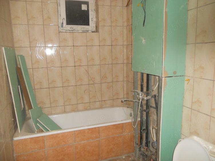 Apartament cu 3 camere decomandat în Precista