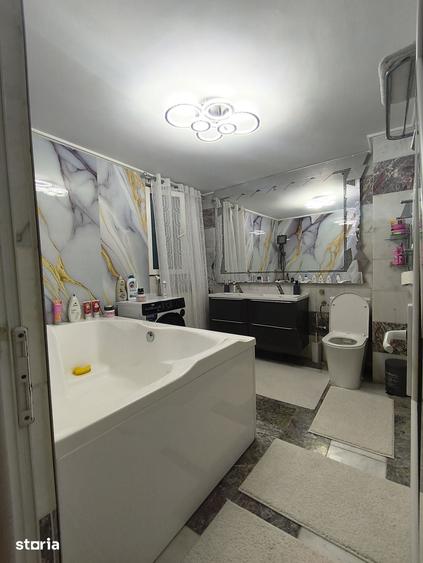 Casă cu 6 camere cu Teren 250 Mp în Tomis II