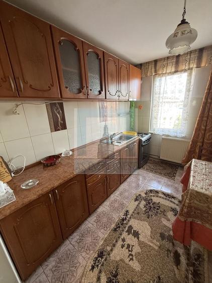 Apartament cu 3 camere decomandat, mobilat în Dârste