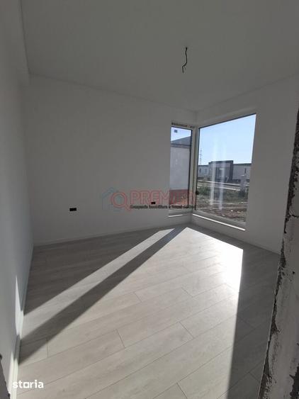 Casă cu 4 camere cu Teren 470 Mp în Vidra
