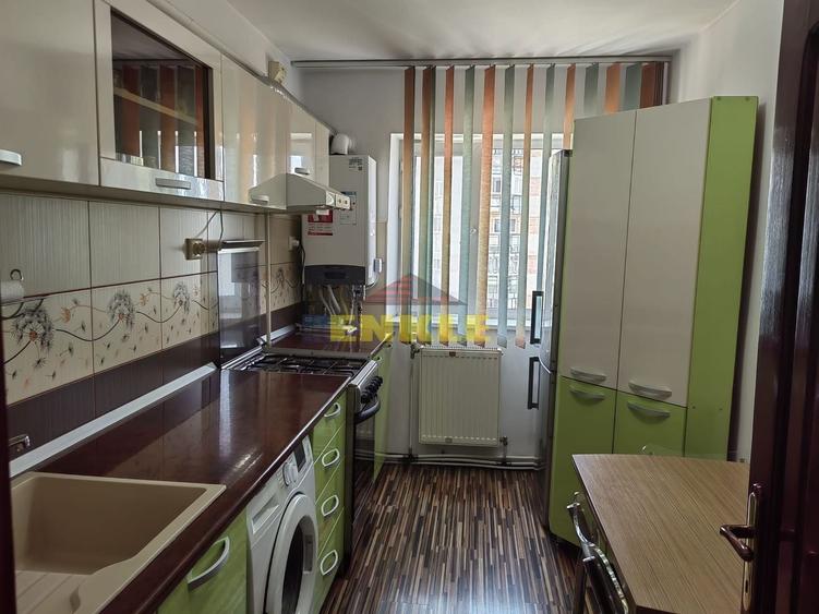 Apartament cu 3 camere decomandat în Central