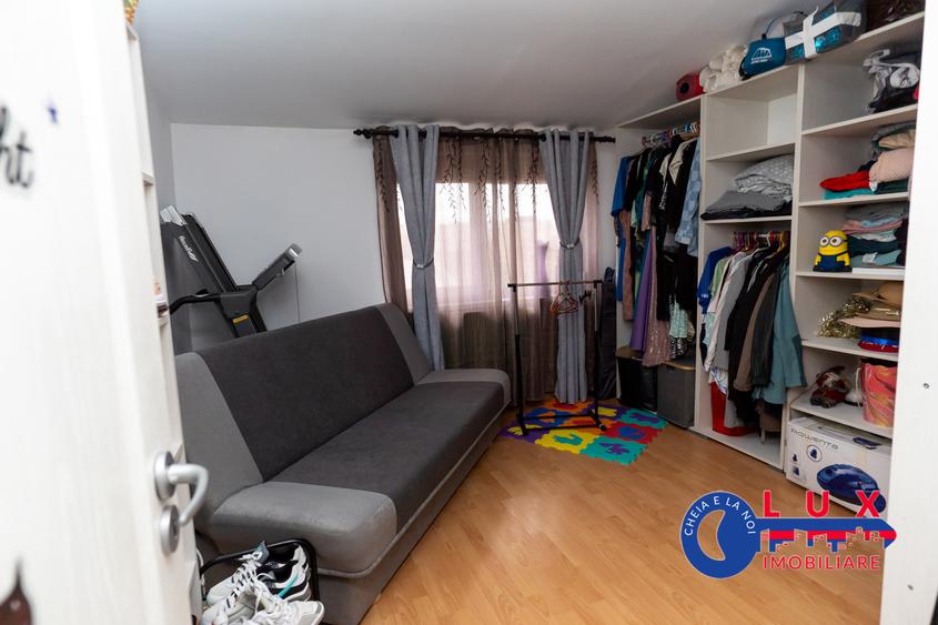 Casă individuală cu 5 camere cu Canalizare în Central