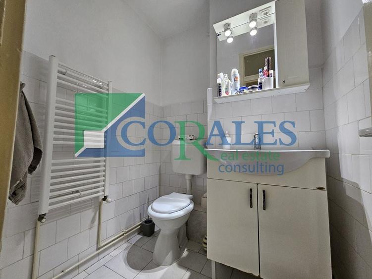 Apartament cu 3 camere decomandat, mobilat în Girocului