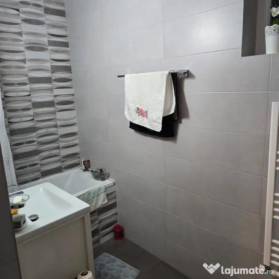 Apartament cu 3 camere decomandat în Ultracentral