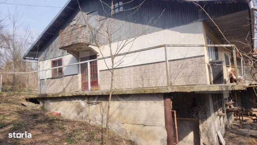 Casă cu 4 camere în Central