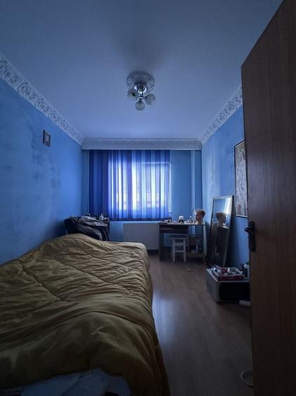 Apartament cu 3 camere semidecomandat în Dristor