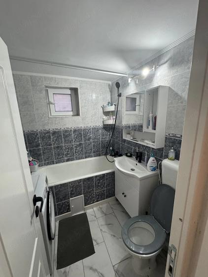 Apartament cu 3 camere decomandat în Crângași