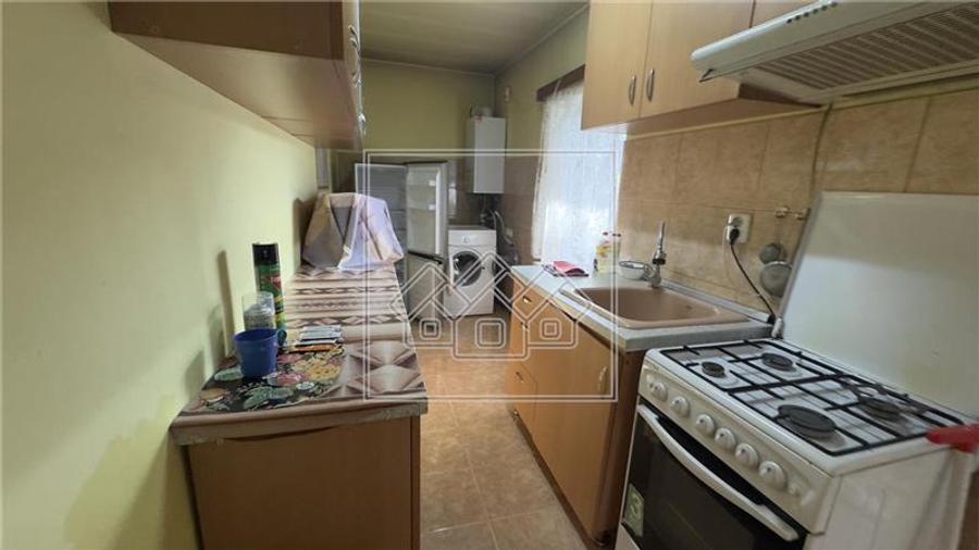Casă cu 2 camere cu Teren 1167 Mp în Central