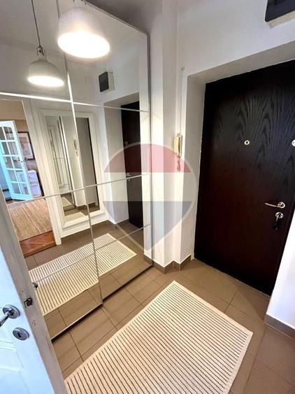 Apartament cu 2 camere semidecomandat în P-ța Muncii
